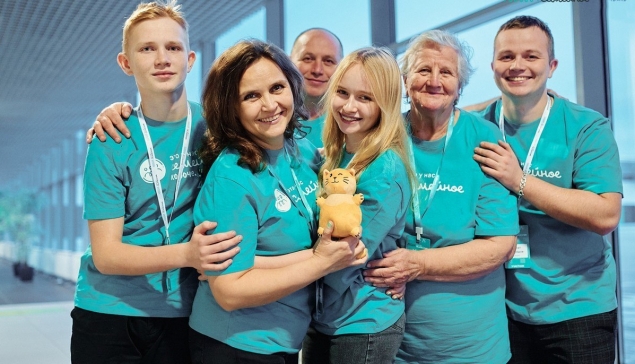 Семья Нефедовых из Свердловской области, которая стала автором задания «Сувенир на память» для Всероссийского конкурса «Это у нас семейное»