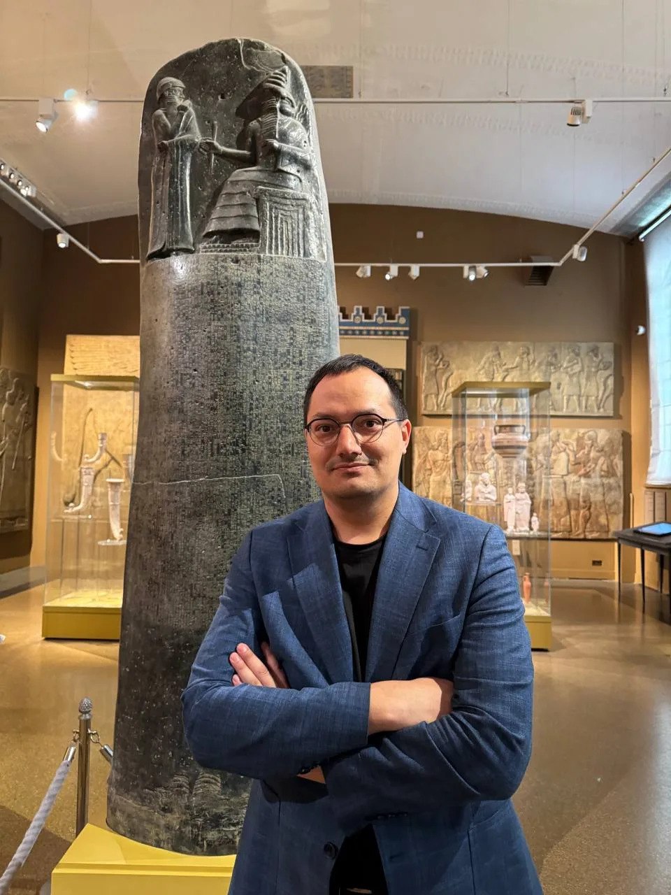 Данил Сергеев – один из самых успешных выпускников в истории школы № 3. Кандидат юридических наук, известный криминолог, путешественник, китаист, автор книг и статей