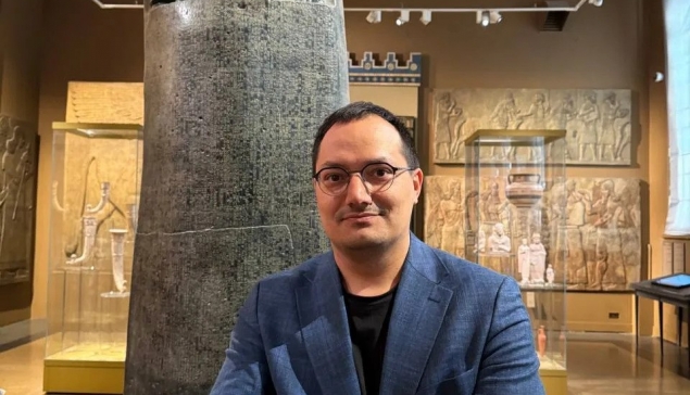 Данил Сергеев – один из самых успешных выпускников в истории школы № 3. Кандидат юридических наук, известный криминолог, путешественник, китаист, автор книг и статей