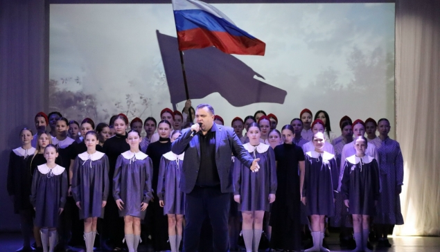 Девятнадцать проникновенных номеров показали артисты Дворца культуры. И все они откликались в сердцах благодарных зрителей