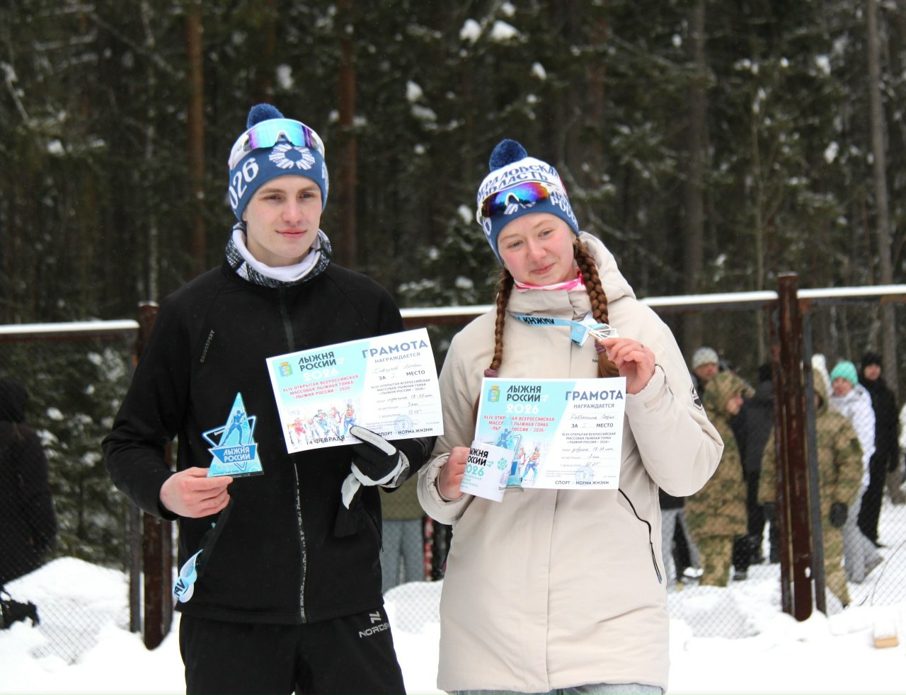 Участники уходили с улыбками и памятными медалями, а организаторы выразили надежду, что следующий старт будет еще масштабнее – чтобы зимний праздник стал традицией для еще большего числа семей