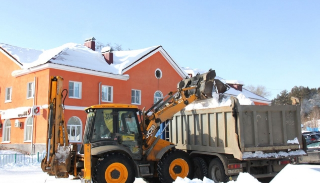 Начало марта. Идет расчистка центральных улиц Нижней Туры