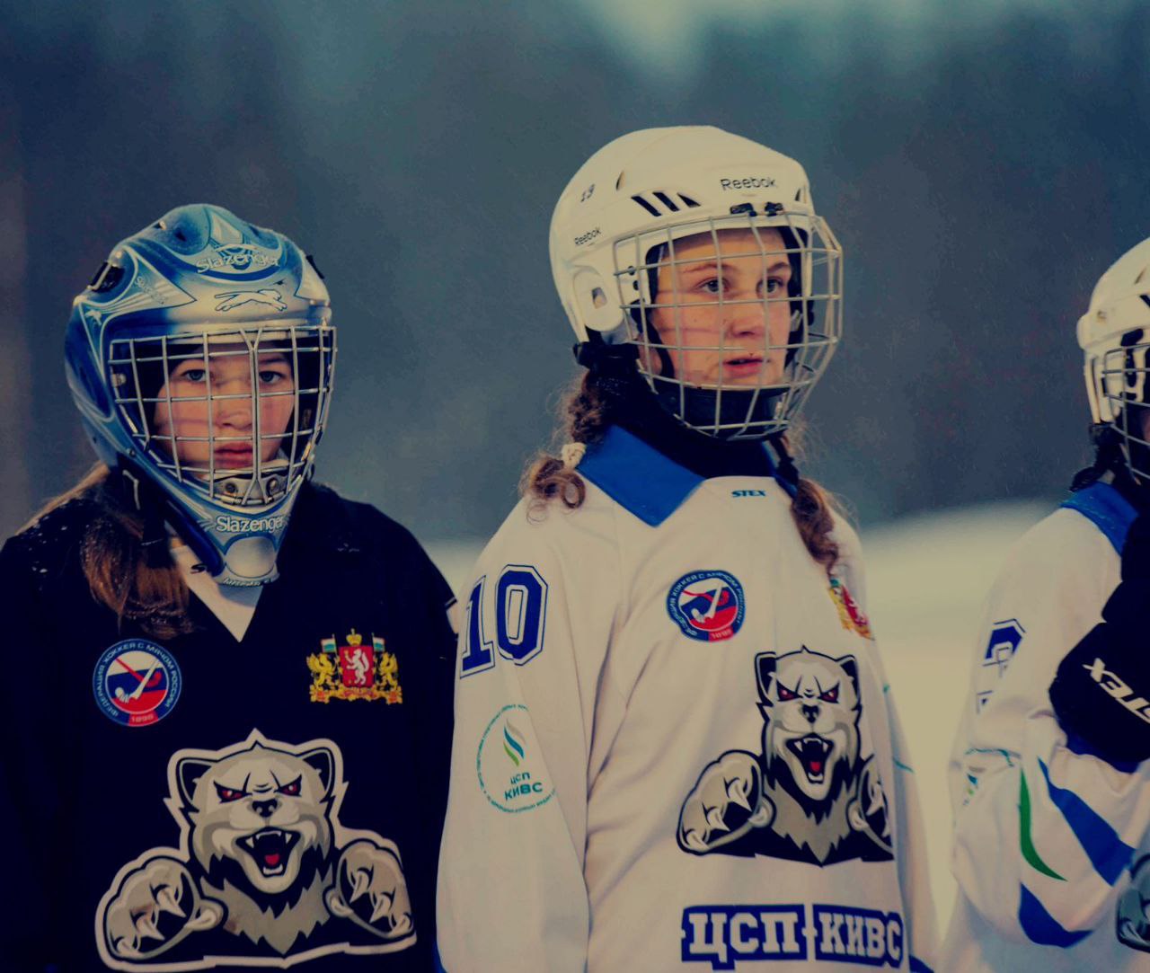 2019 год. Дарья Бухарова (в центре) в составе сборной команд Свердловской области. «С самого детства я – очень активный человек. Лучшим способом дать выход моей энергии считала спорт. И сложилось так, что этим спортом стал хоккей», – говорит она о себе