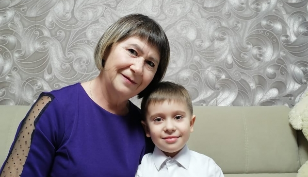 Елена Шарпило с внуком Арсением. Ее сердце полно любви к близким