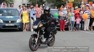 За рулём красавицы