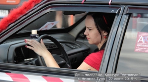 За рулём красавицы