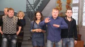 Пройди по тихим школьным этажам.