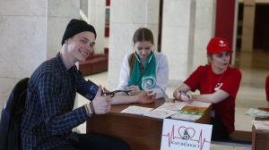 Для будущих медицинских специалистов акция «Добро в город» – отличная практика работы в настоящих условиях /Фото редакции газеты «Время»