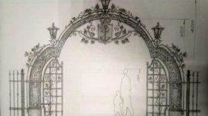 Кованая входная арка с гербом Нижней Туры