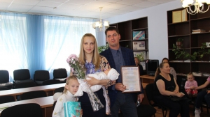 На торжественное вручение семья Рычковых пришла в полном составе