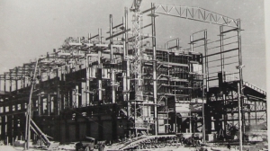 Монтаж металлоконструкций главного корпуса. 1949 г.