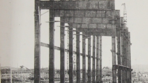 Монтаж первых колонн котельного отделения. 1948 г.