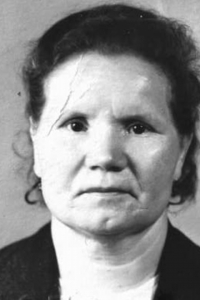 Евдокия Яковлевна и Николай Федорович Казаковы работали на Нижнетуринской ГРЭС, заслужив звание «Ветеран труда» 