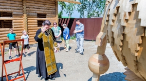 Установка купола на храм в Новой Туре