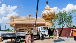 Установка купола на храм в Новой Туре