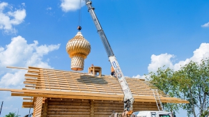 Установка купола на храм в Новой Туре