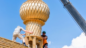 Установка купола на храм в Новой Туре