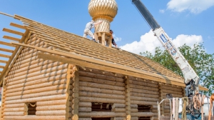 Установка купола на храм в Новой Туре