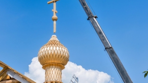 Установка купола на храм в Новой Туре