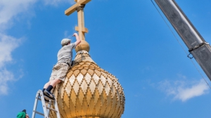 Установка купола на храм в Новой Туре