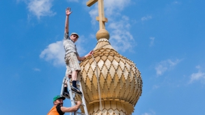 Установка купола на храм в Новой Туре