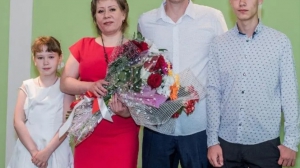 Семья Гостюхиных: Ирина Гостюхина и супруг Андрей, дочь Ксения и сын Владислав