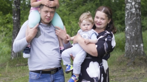 Максим и Наталья Махневы с дочкой Викторией и сыном Кириллом / Фото Н. Махневой