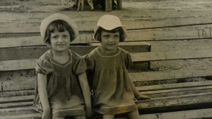 В детстве их, конечно, путали. Однако ни одна из сестер никогда не пользовалась замешательством взрослых при виде их невероятной похожести, никогда не пыталась обмануть, схитрить. Это была серьезная школа мамы и папы: жить честно, быть правдивыми, всего д