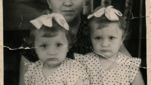 В детстве их, конечно, путали. Однако ни одна из сестер никогда не пользовалась замешательством взрослых при виде их невероятной похожести, никогда не пыталась обмануть, схитрить. Это была серьезная школа мамы и папы: жить честно, быть правдивыми, всего д