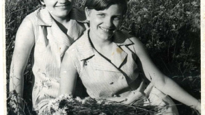 В детстве их, конечно, путали. Однако ни одна из сестер никогда не пользовалась замешательством взрослых при виде их невероятной похожести, никогда не пыталась обмануть, схитрить. Это была серьезная школа мамы и папы: жить честно, быть правдивыми, всего д