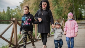 Три маминых солнышка, ради которых она живет и добивается успеха: дочери Сабрина и Зарина и сынок Махсуд 