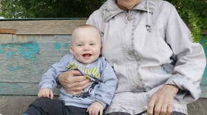 Мария Иоганесовна Фриз с седьмым правнуком Максимом