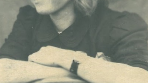 Ия… необыкновенное, самое короткое женское имя, означающее «фиалка» – нежная и преданная. Фотографии белокурой девушки часто встречаются в альбоме В.Н. Лучины, датированы 1943–1944 гг