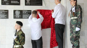 10 мая, в день 20-летия Артема Евдокимова, почтить его память собрались родные, близкие, друзья, одноклассники, учителя и учащиеся школы № 1