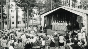 Агитплощадка в поселке машиностроителей / Фото из архива редакции газеты «Время»